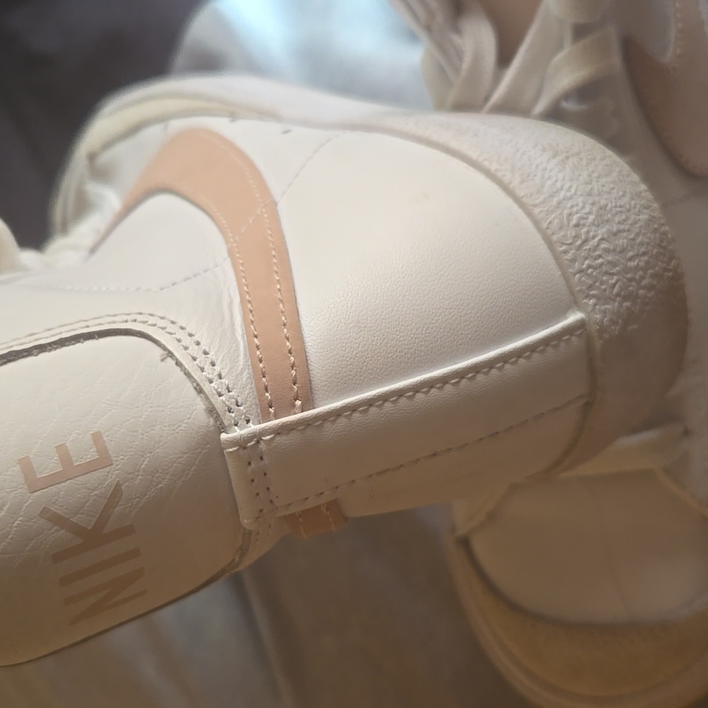 Pink and white Nike 💗 🤍 - Picture 2 of 2